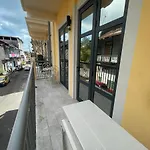 2Br Aptsurrounded By History With Modern Amenities
