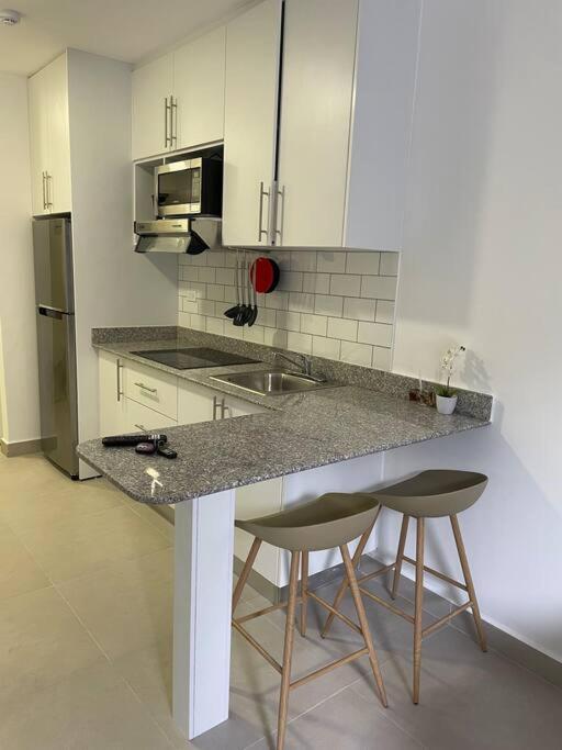 2br Aptsurrounded By History With Modern Amenities